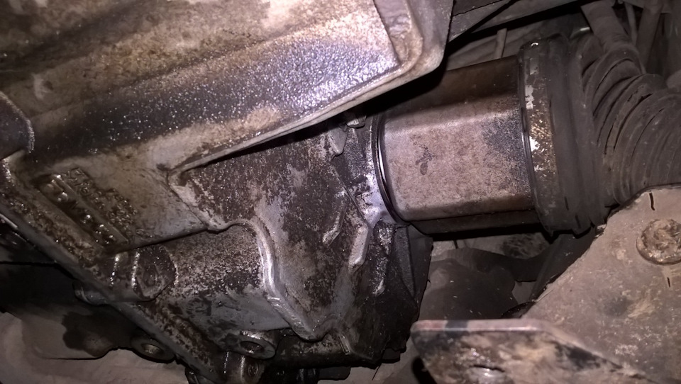 Епопея з течією сальника приводу. Заміна втулки та сальника. 2