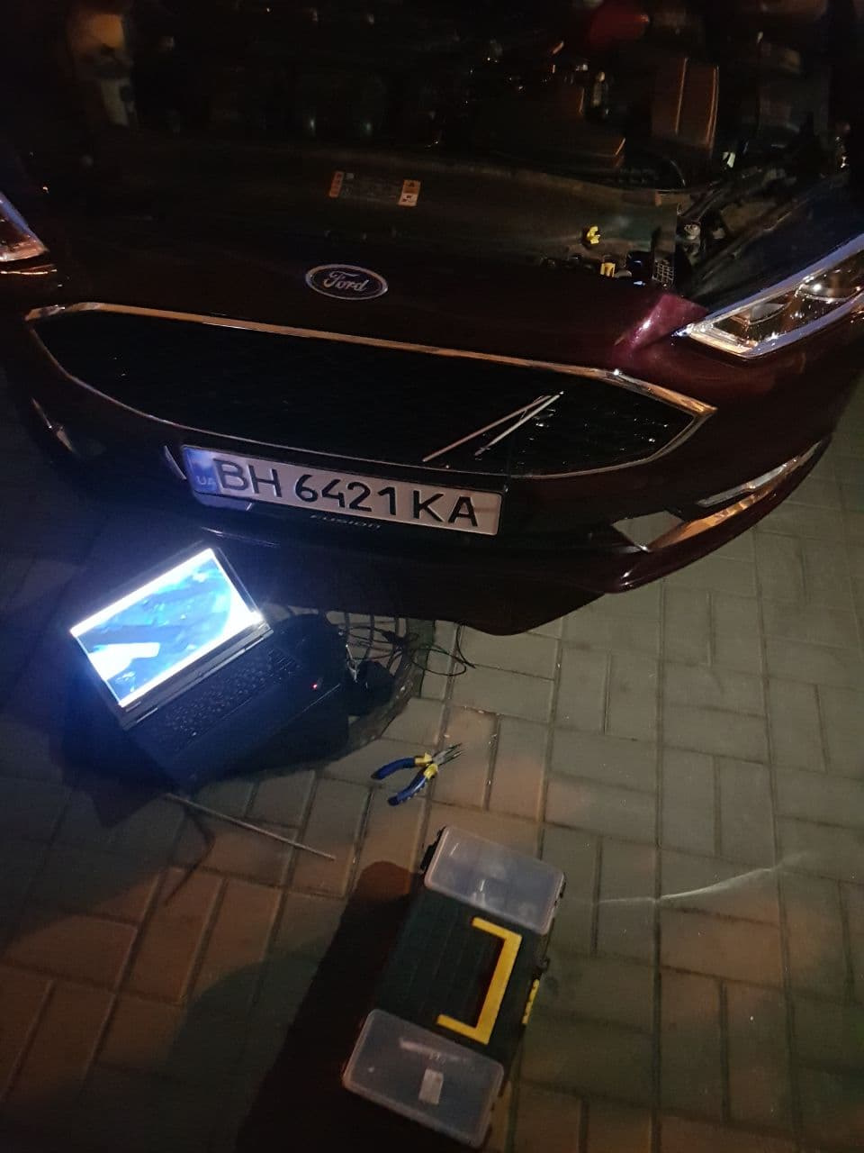Не відкривається замок капота ford fusion 1