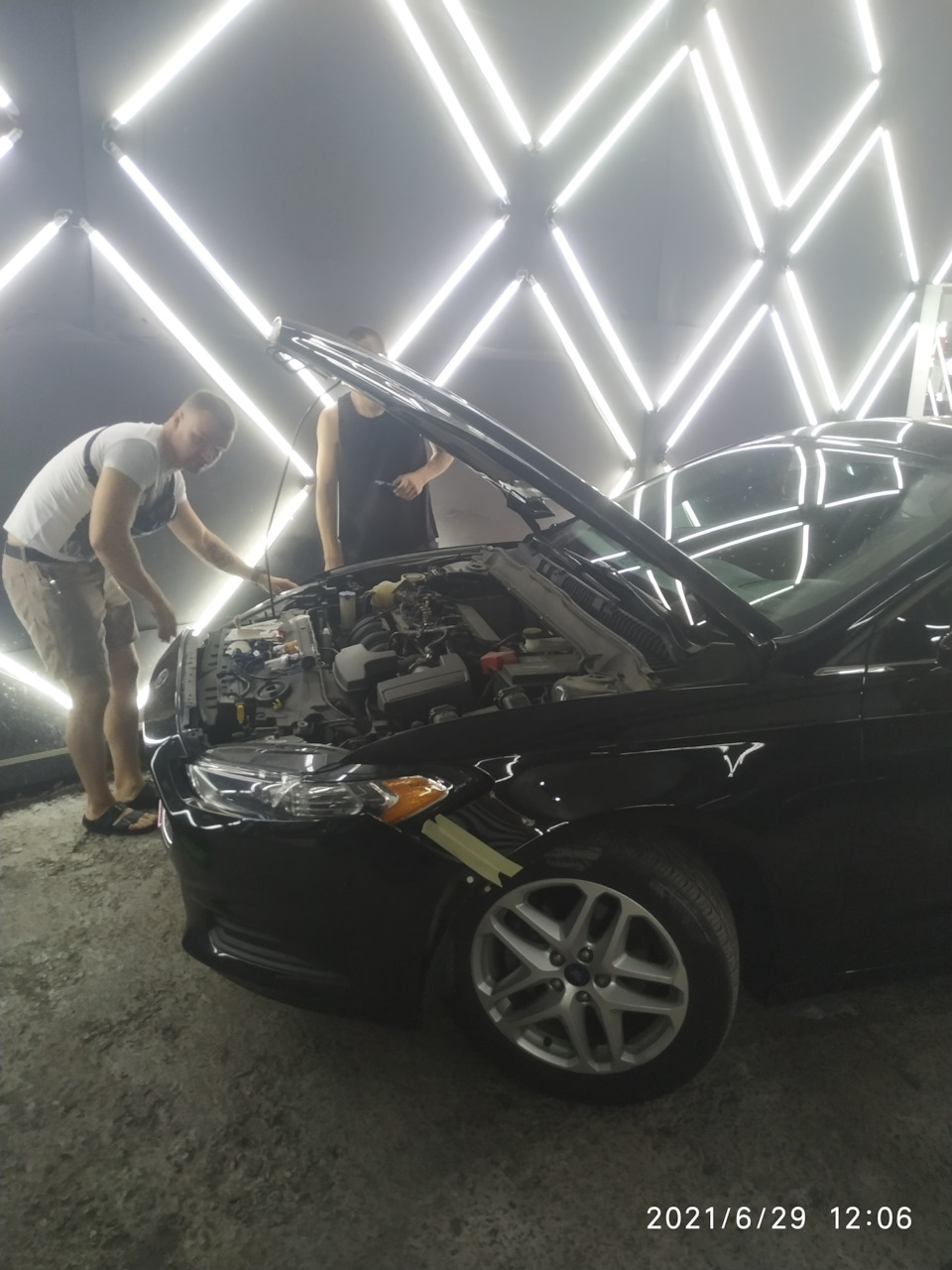 Галоген далекий замість LED, для правильної роботи ДХО якщо у тебе ксенон. Гарантійна заміна ламп і блоку розпалювання, як НЕ треба використовувати ксенон. 3