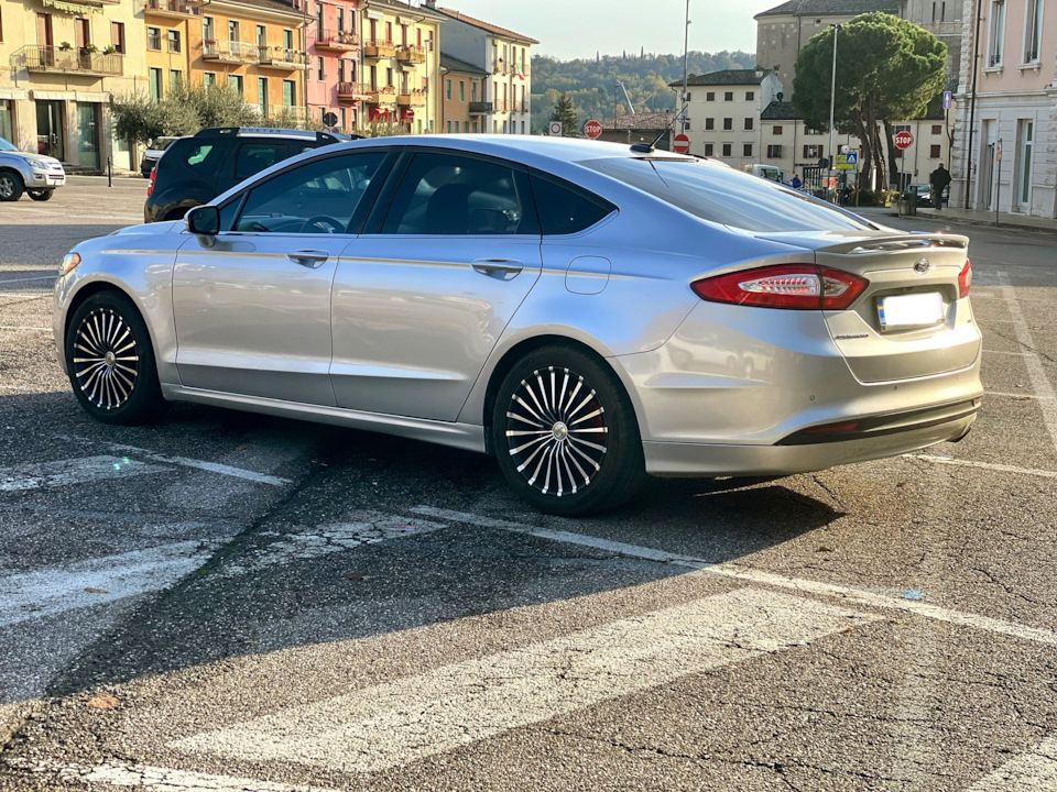 Спойлер Ford Fusion не оригінал 1