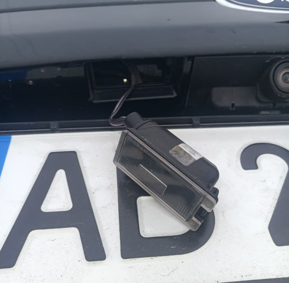 Заміна лампочок у підсвітці номеру 1