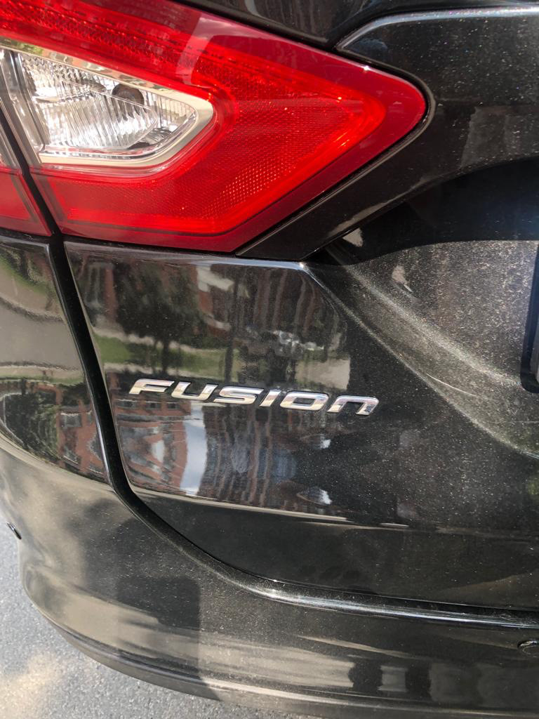 Написи та знак Ford 1