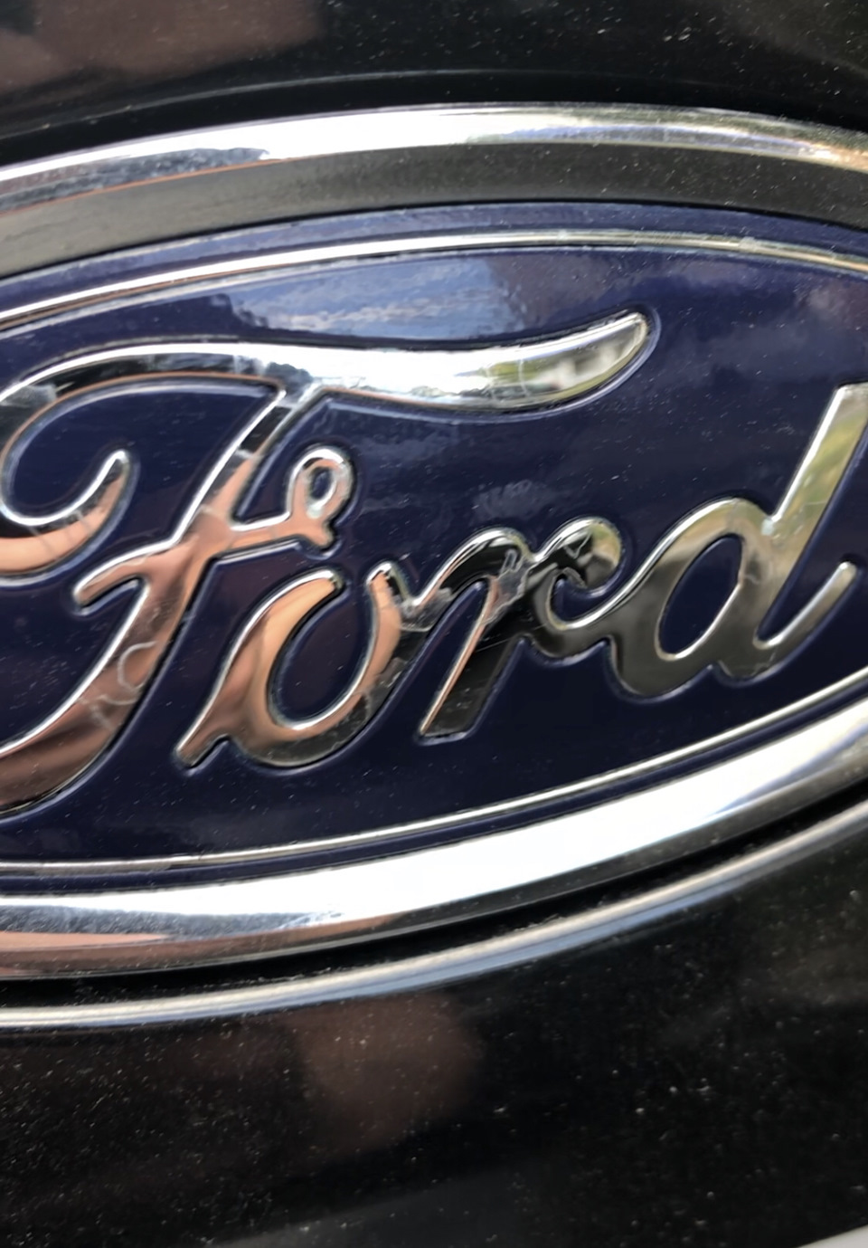Написи та знак Ford 5