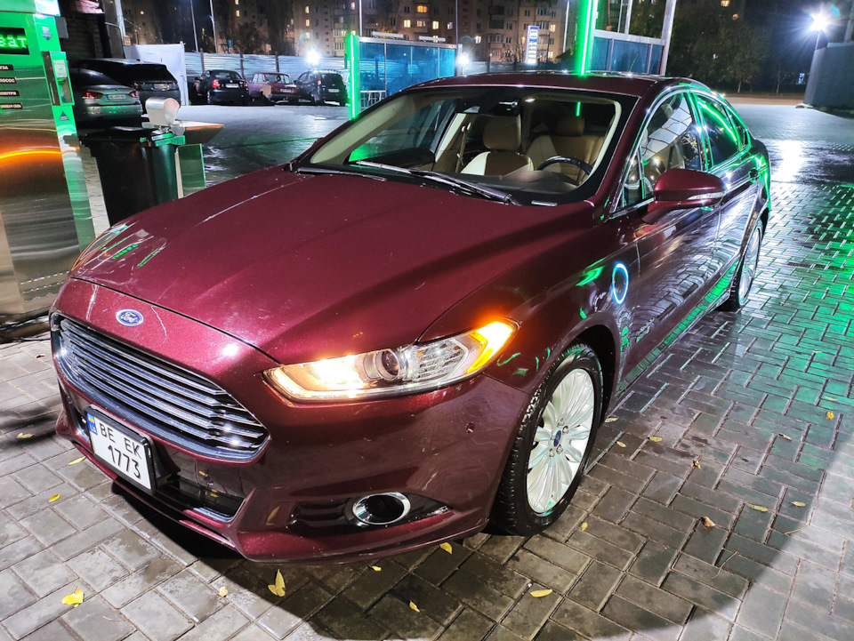 Рік володіння Ford fusion energi 1