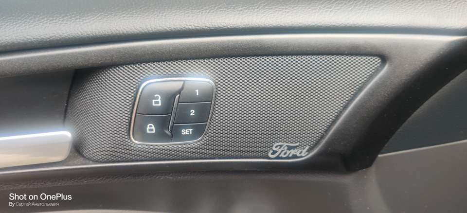 Шильдічок Ford) 1