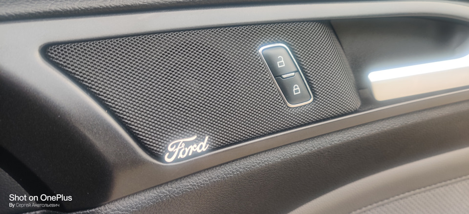 Шильдічок Ford) 2