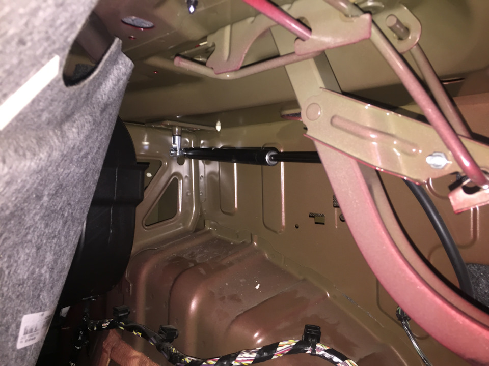 Піст, про незрозумілий звук у багажнику 2