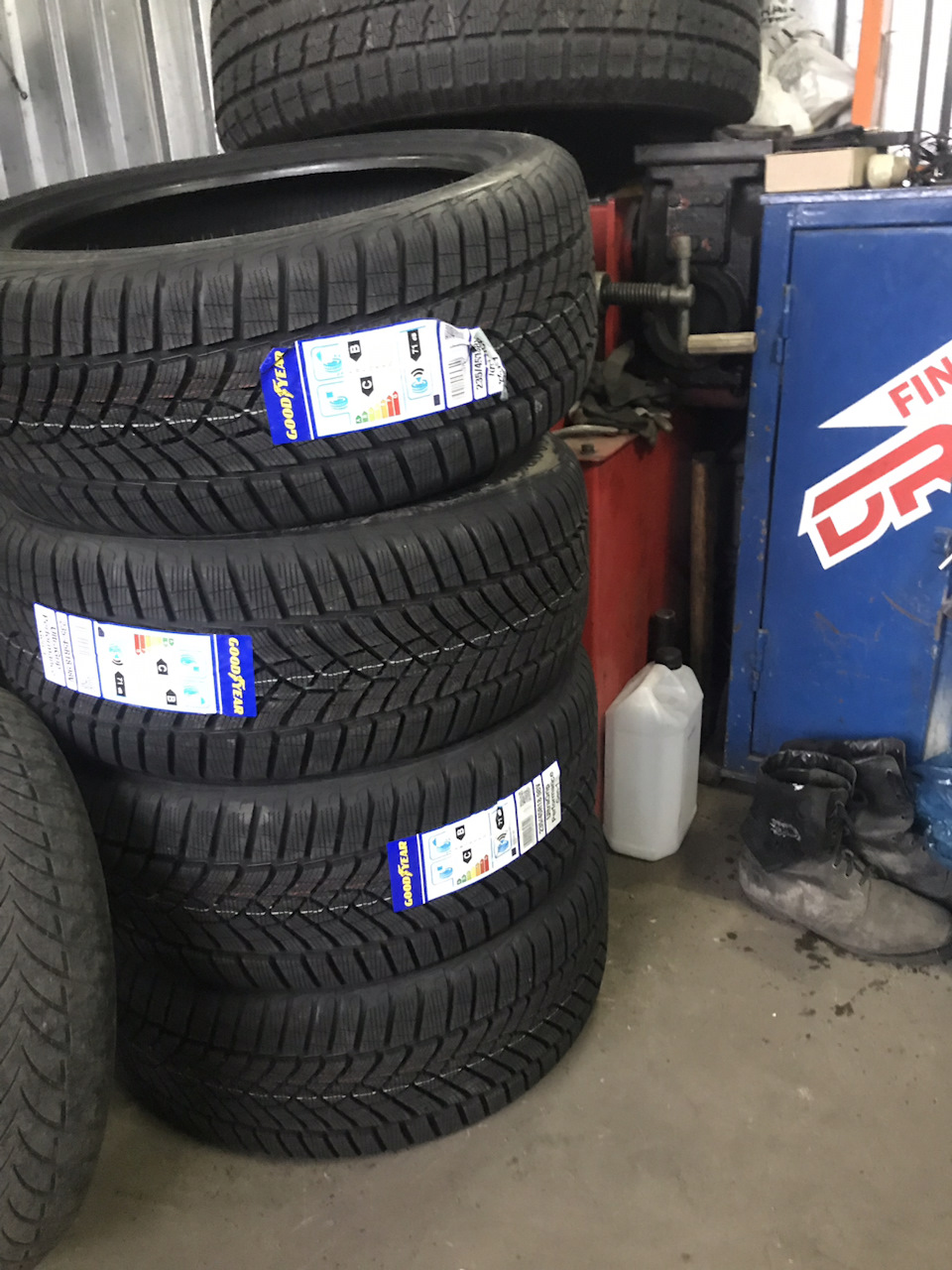 Купив гуму Goodyear Ultragripp perfomance gen1 235/45/18 3
