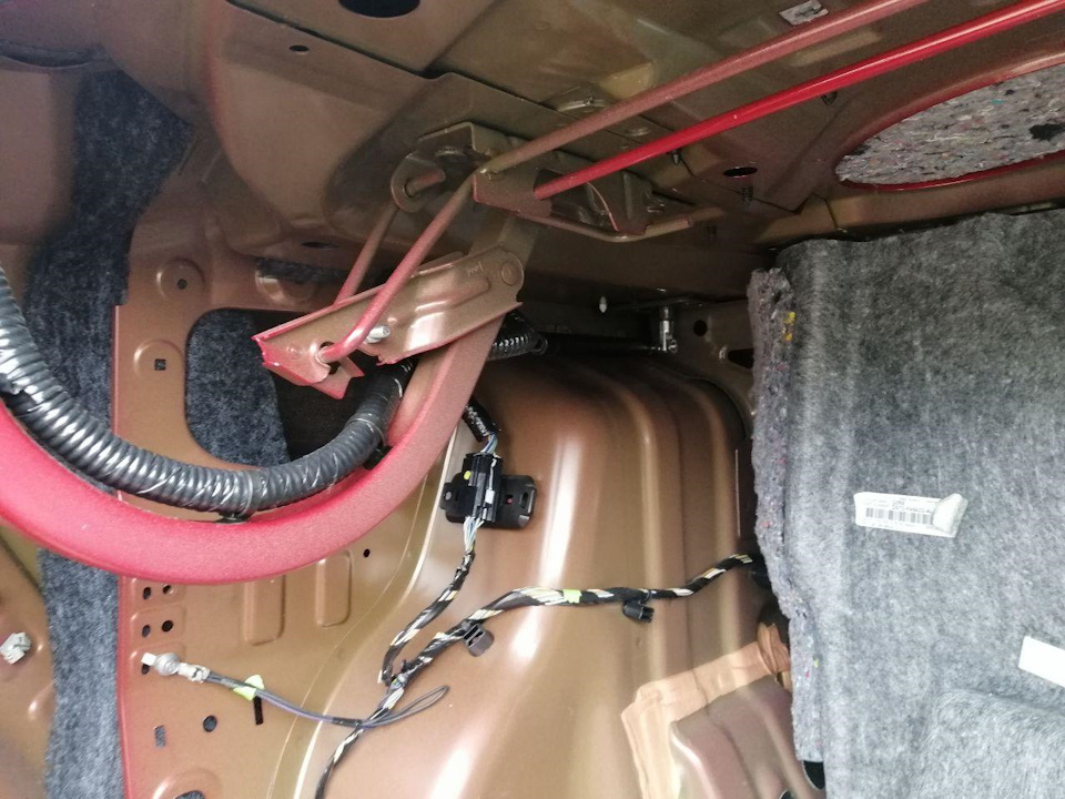 Газові опори в багажник Ford Fusion 2.5 5