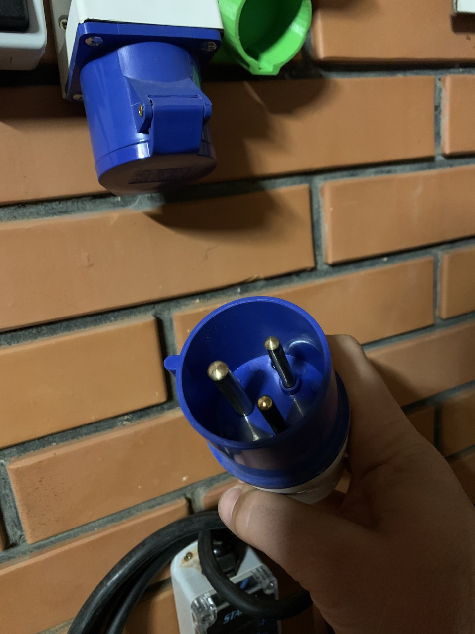 Купив собі нове зарядне і вирішив удосконалити зарядну станцію вдома 3