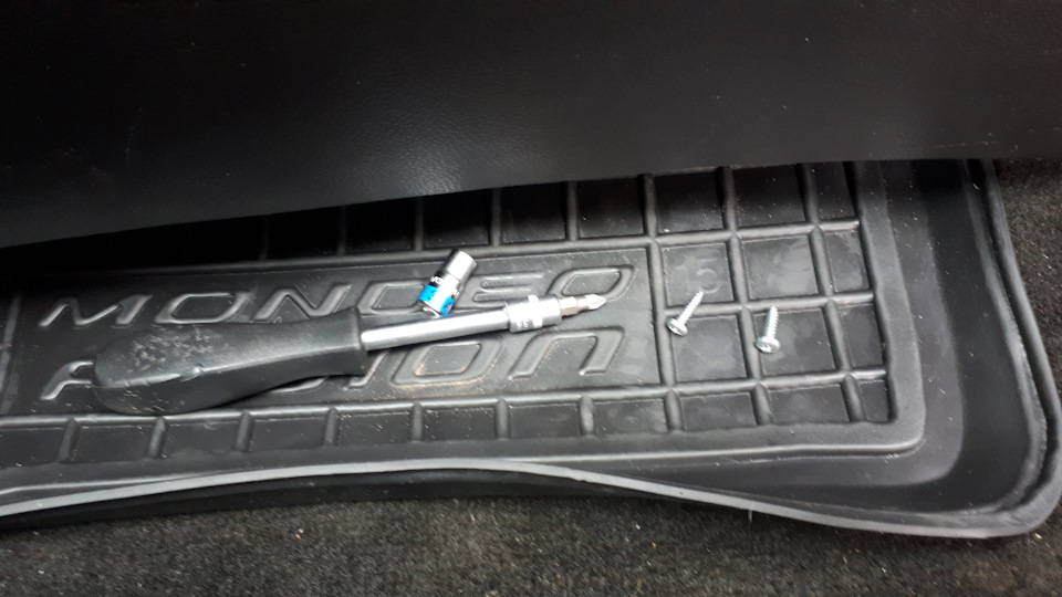 23.Ford Fusion (America) SE 1,5T EcoBoost: Заміна фільтра салону на TYC 800187P 4