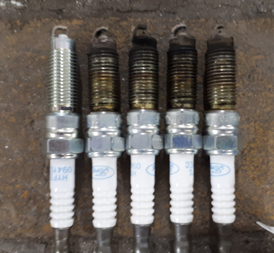 36.Ford Fusion (America) SE 1,5T EcoBoost: Заміна свічок запалювання Motorcraft SP-539 - 44 830 км. 4