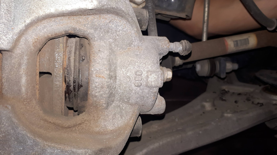 40.Ford Fusion (America) SE 1,5T EcoBoost: Змащення напрямних супортів. VeryLube. Brake Caliper Grease. 1