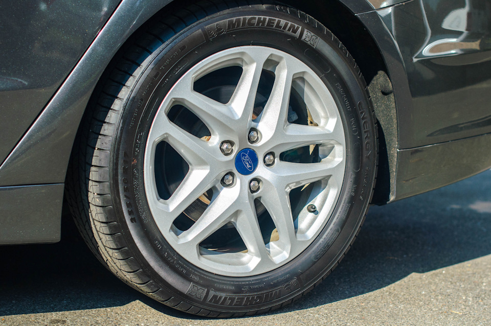 40.Ford Fusion (America) SE 1,5T EcoBoost: Змащення напрямних супортів. VeryLube. Brake Caliper Grease. 3