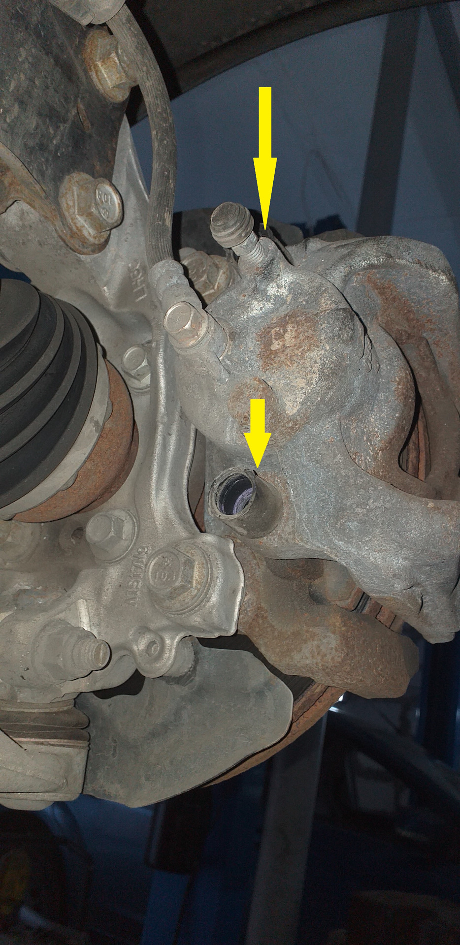 40.Ford Fusion (America) SE 1,5T EcoBoost: Змащення напрямних супортів. VeryLube. Brake Caliper Grease. 2