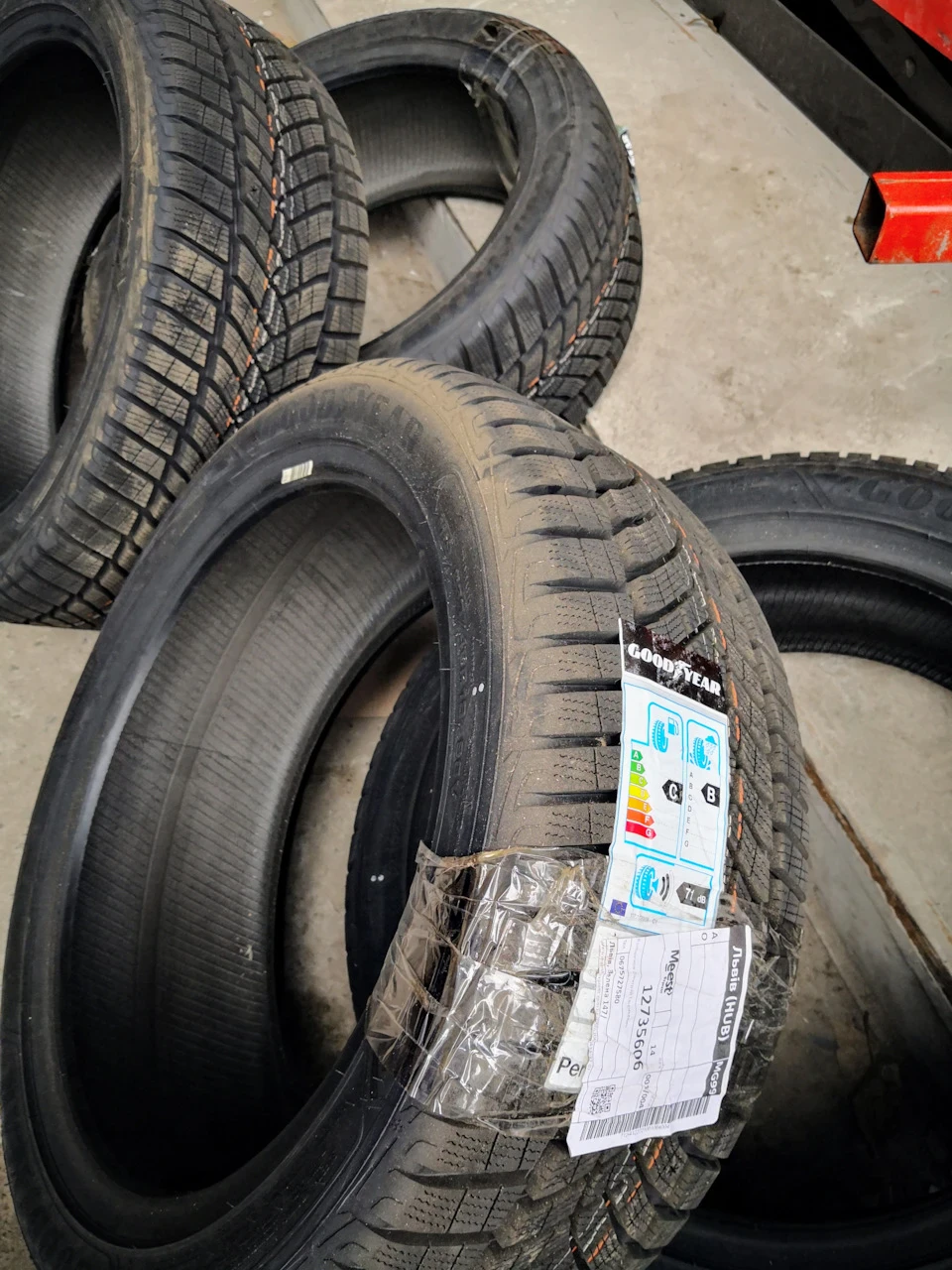Зимові шини Goodyear UltraGrip Performance+ 235/45 R18 98V XL FP