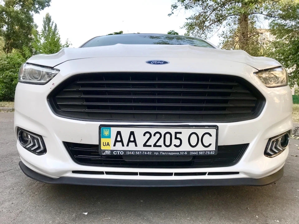 Накладка на бампер (губа)