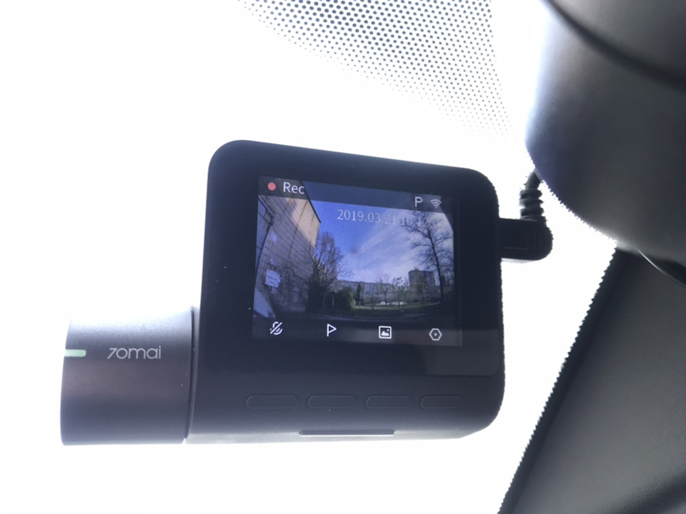 В нову машину новий реєстратор XIAOMI 70MAI SMART DASH CAM PRO 1
