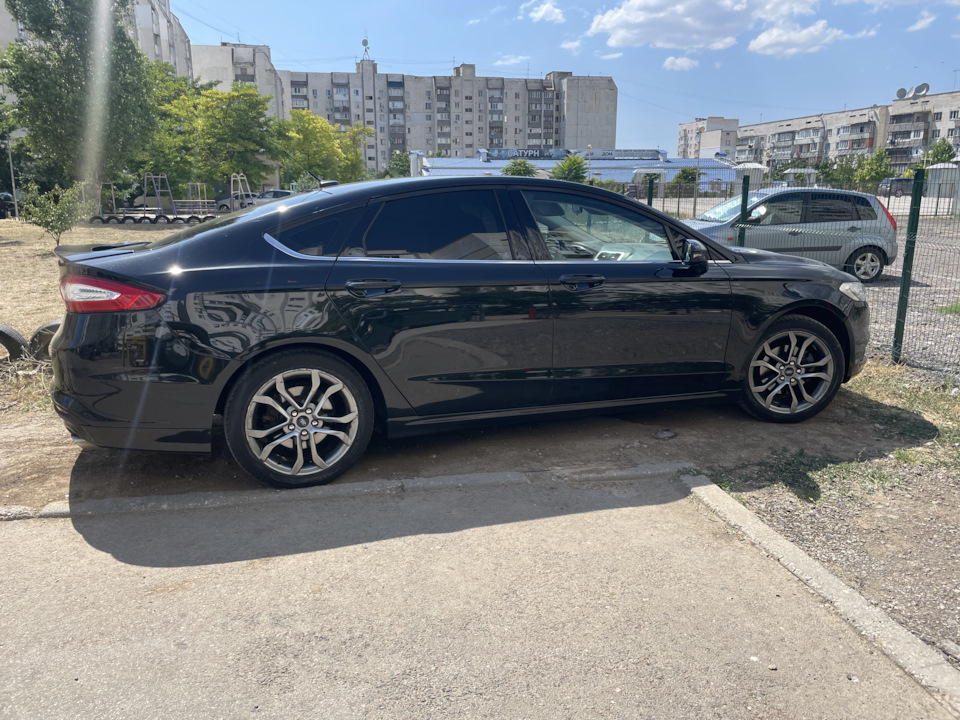 Біля нова гума 235 45 18 4