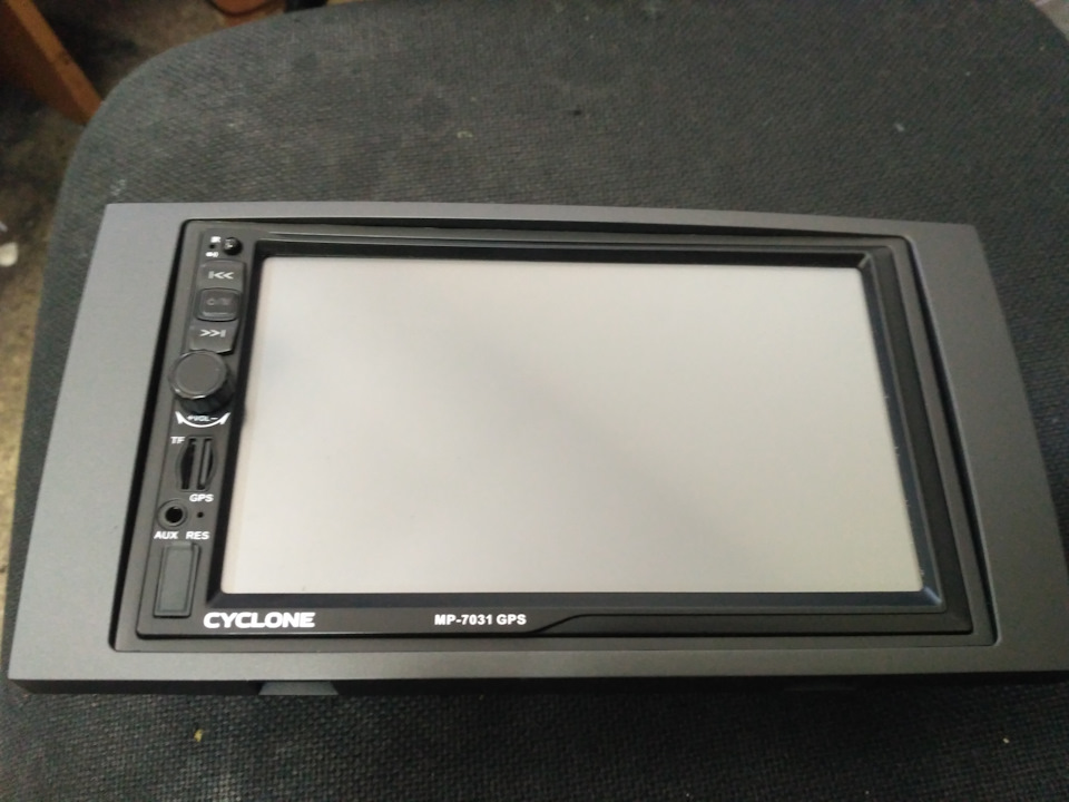 Встановлення магнітоли Cyclon 7031 GPS 3