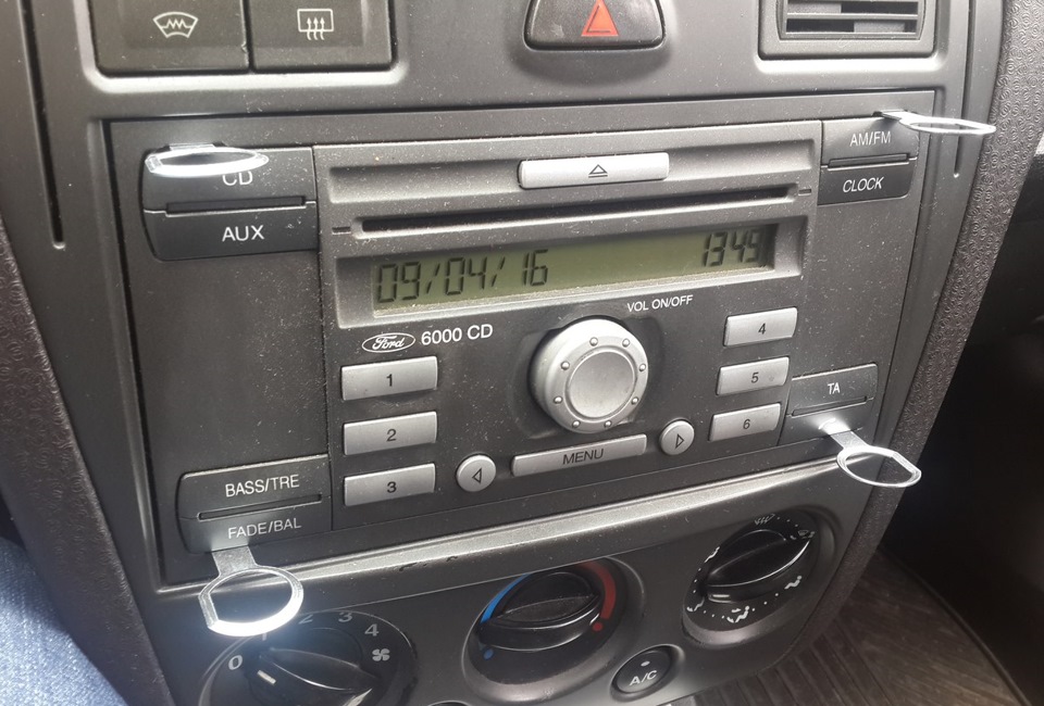 Підключення проводу AUX 2