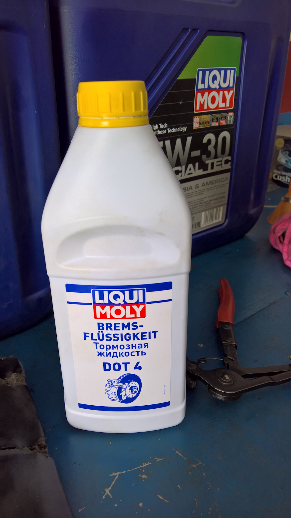 Заміна гальмівної рідини на сервісі LIQUI MOLY 1