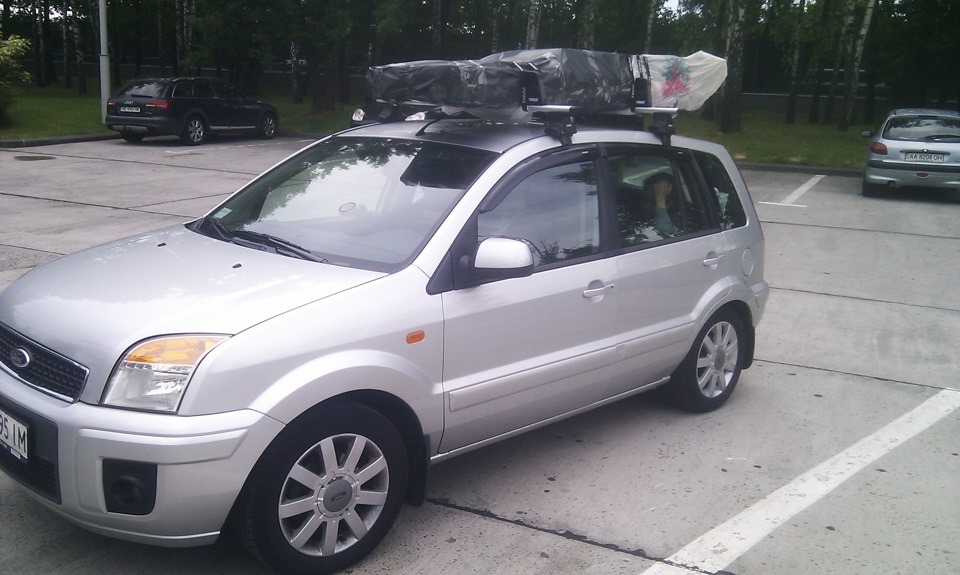 Перша поїздка з вантажем на даху та фіксатори THULE LOAD STOP 314 1