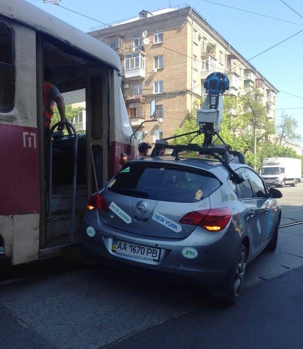 А у нас тут Google-мобіль потрапив))) 1