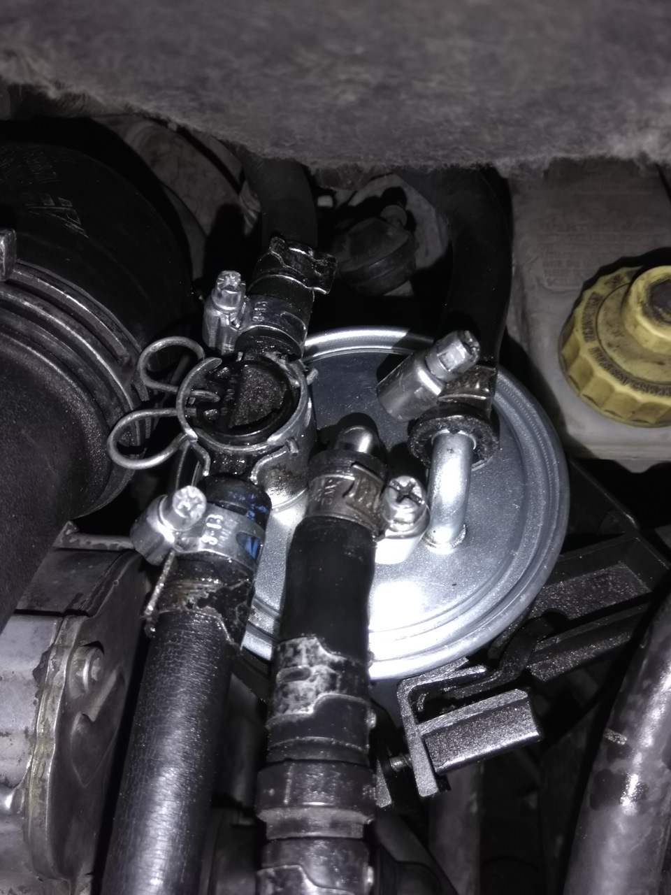 Як усунути течію солярки на паливному фільтрі? 3