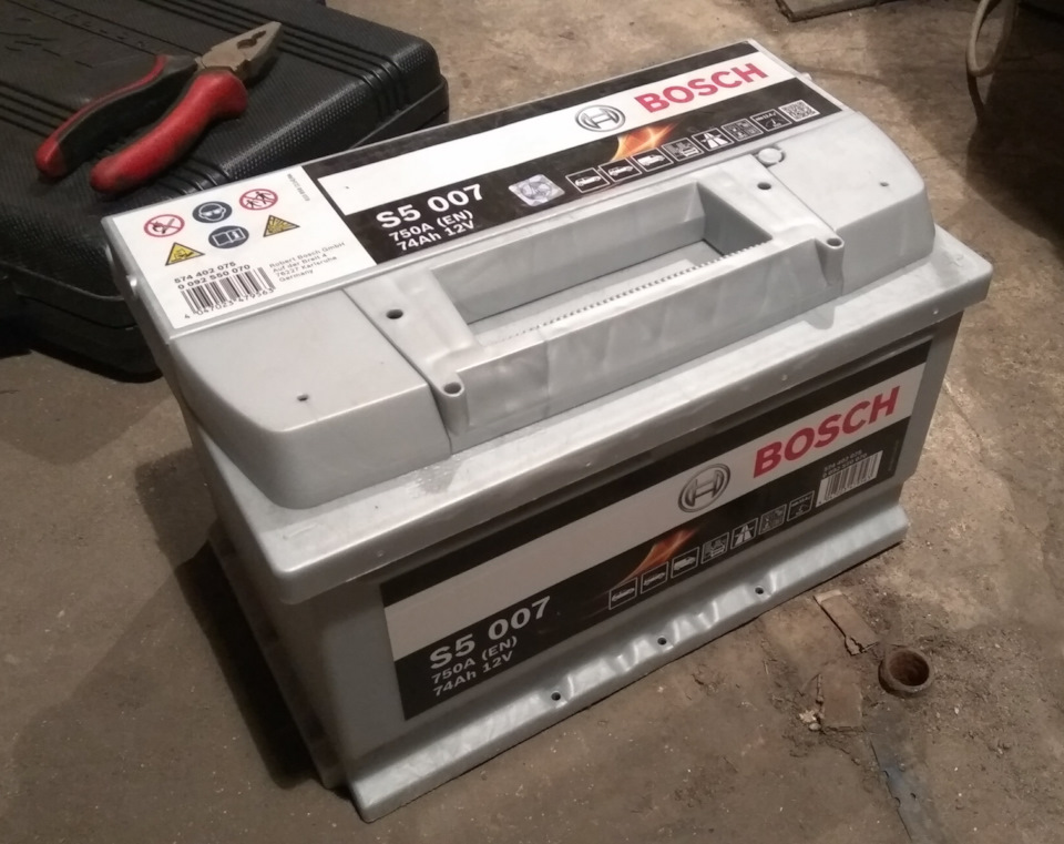 Заміна аккумулятора на BOSCH S5 007 2