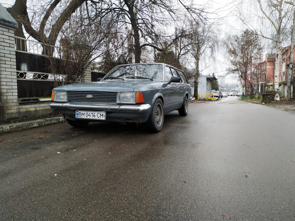 Оформив на себе 3