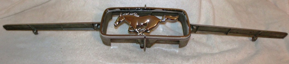емблема FORD MUSTANG 1967 4