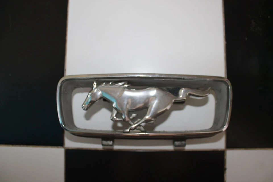 емблема FORD MUSTANG 1967' продовження