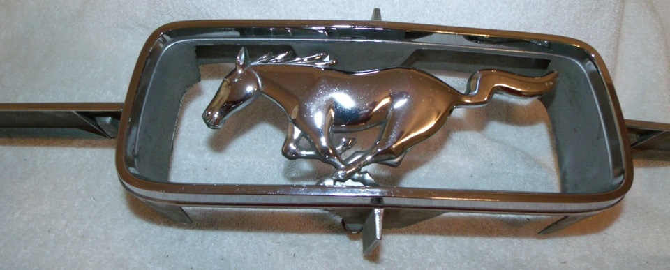 емблема FORD MUSTANG 1967 3