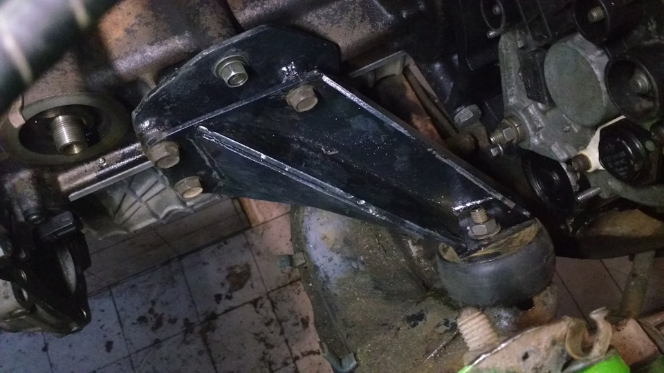 Перехідники під лапи від в6 на dohc 4
