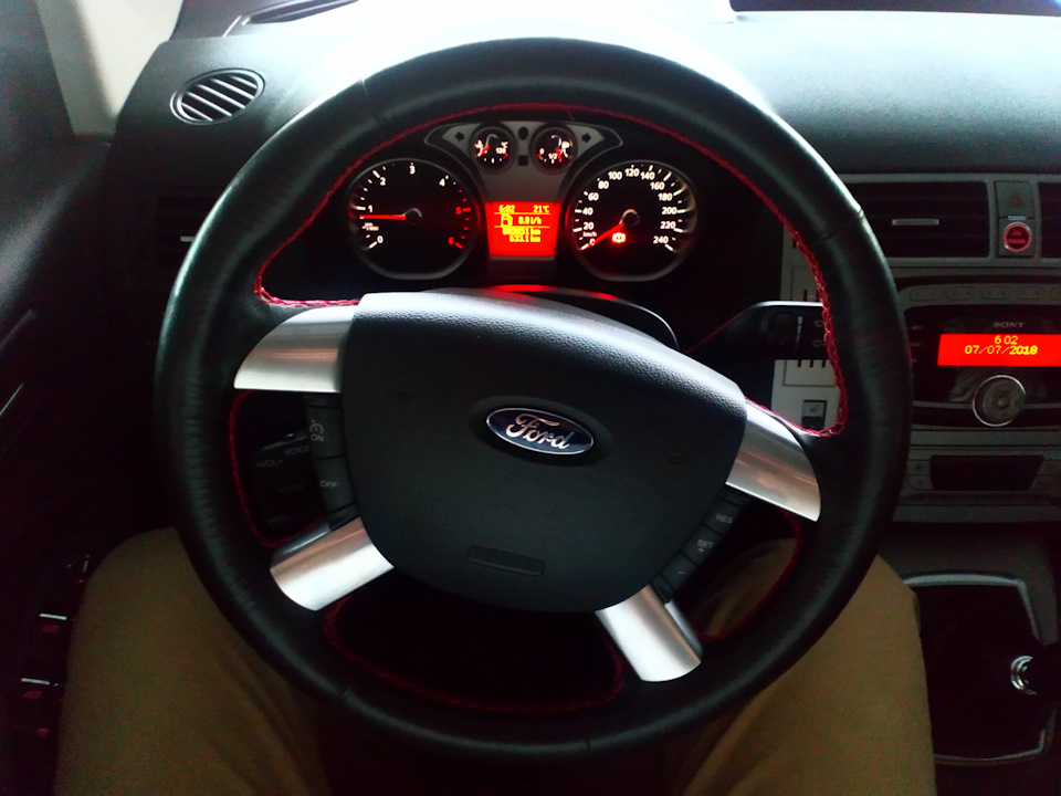 Заміна переднього амортизатора Ford Kuga (1st generation) 3