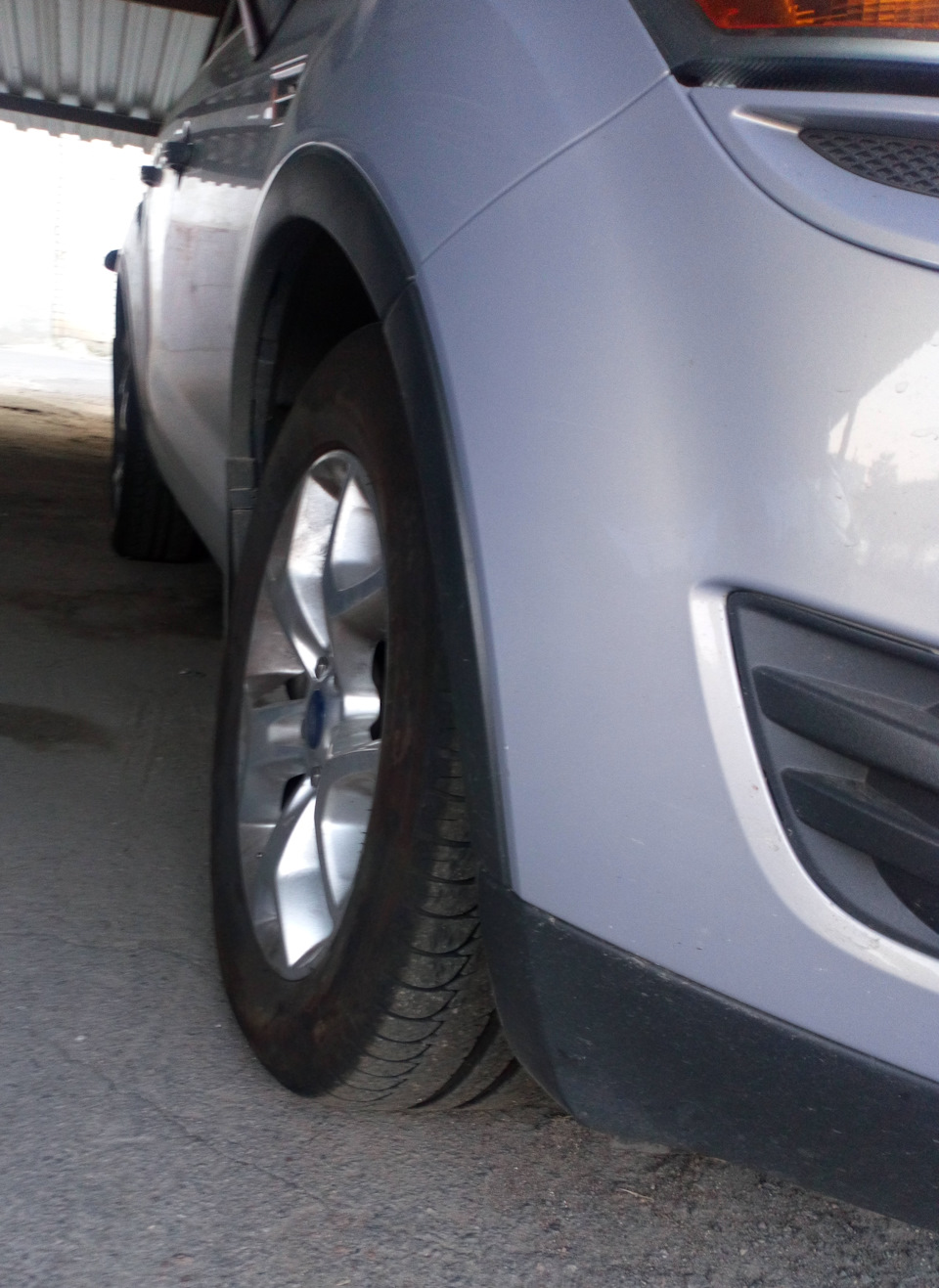 Заміна переднього амортизатора Ford Kuga (1st generation) 1