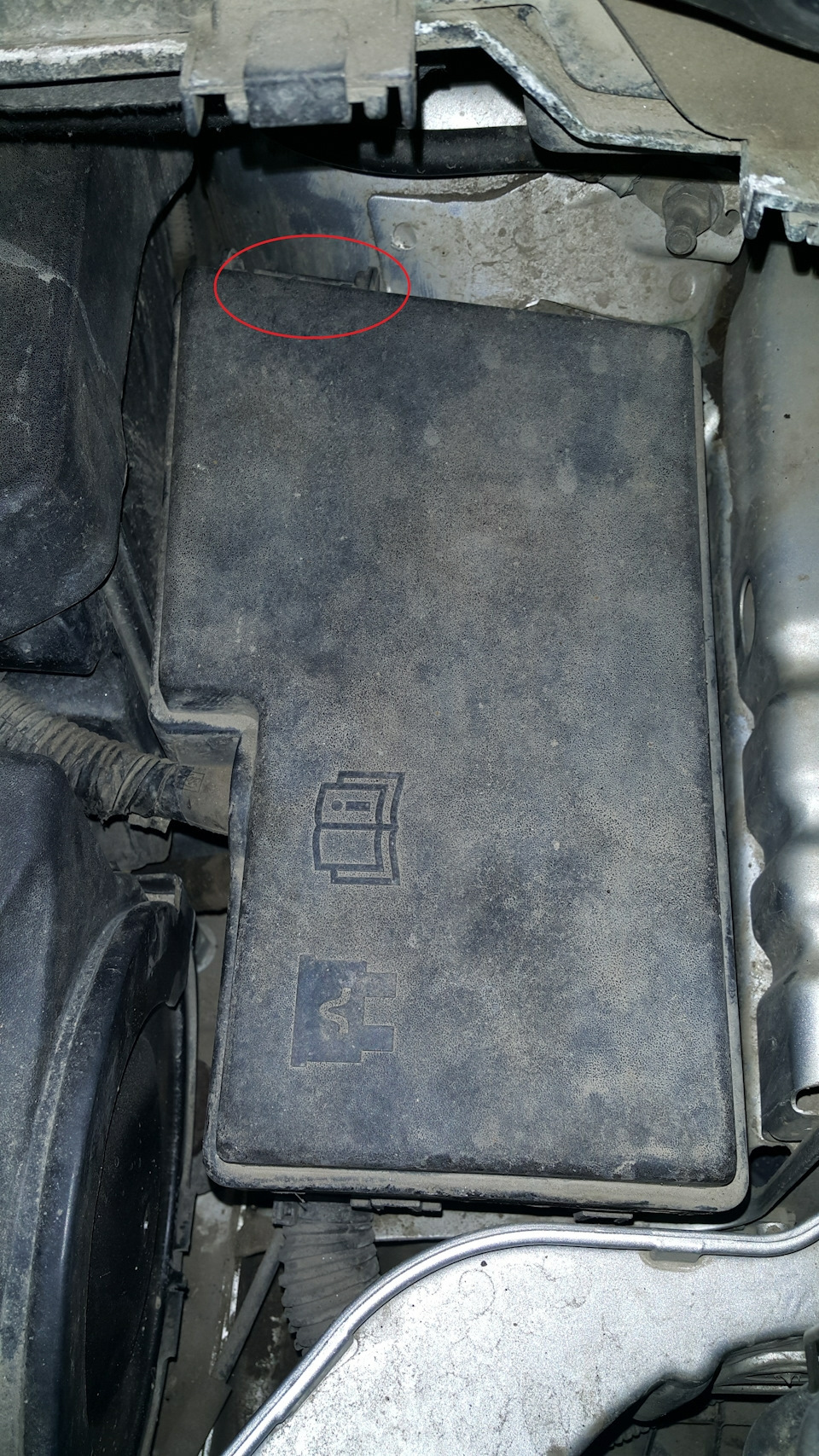 Не працює половина підігріву лобового скла ford kuga 2. Запобіжники… 1