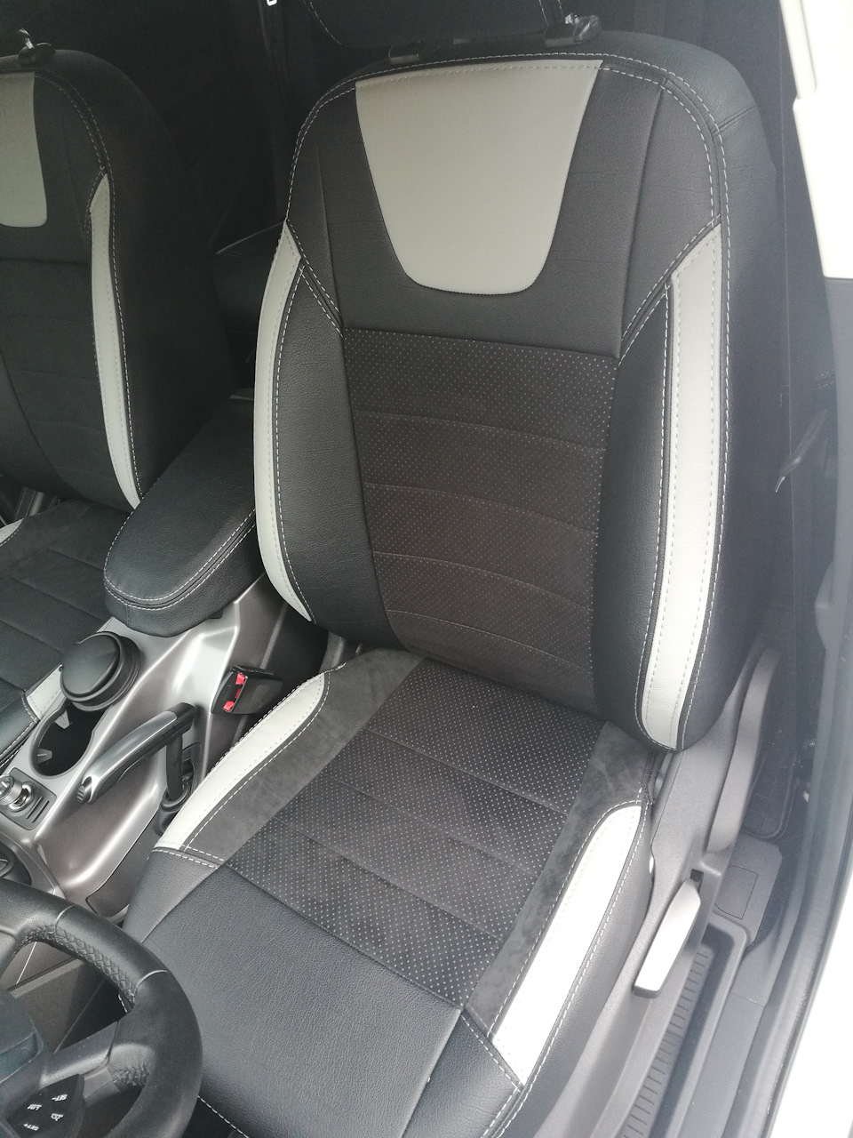 Авточохли на Ford Kuga (еко шкіра + алькантара) 1