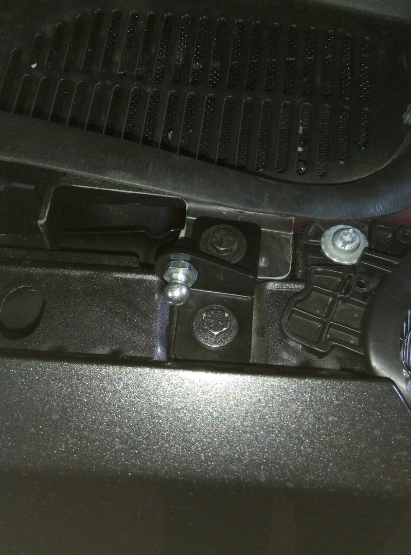 Упори капота Kuga 2 4