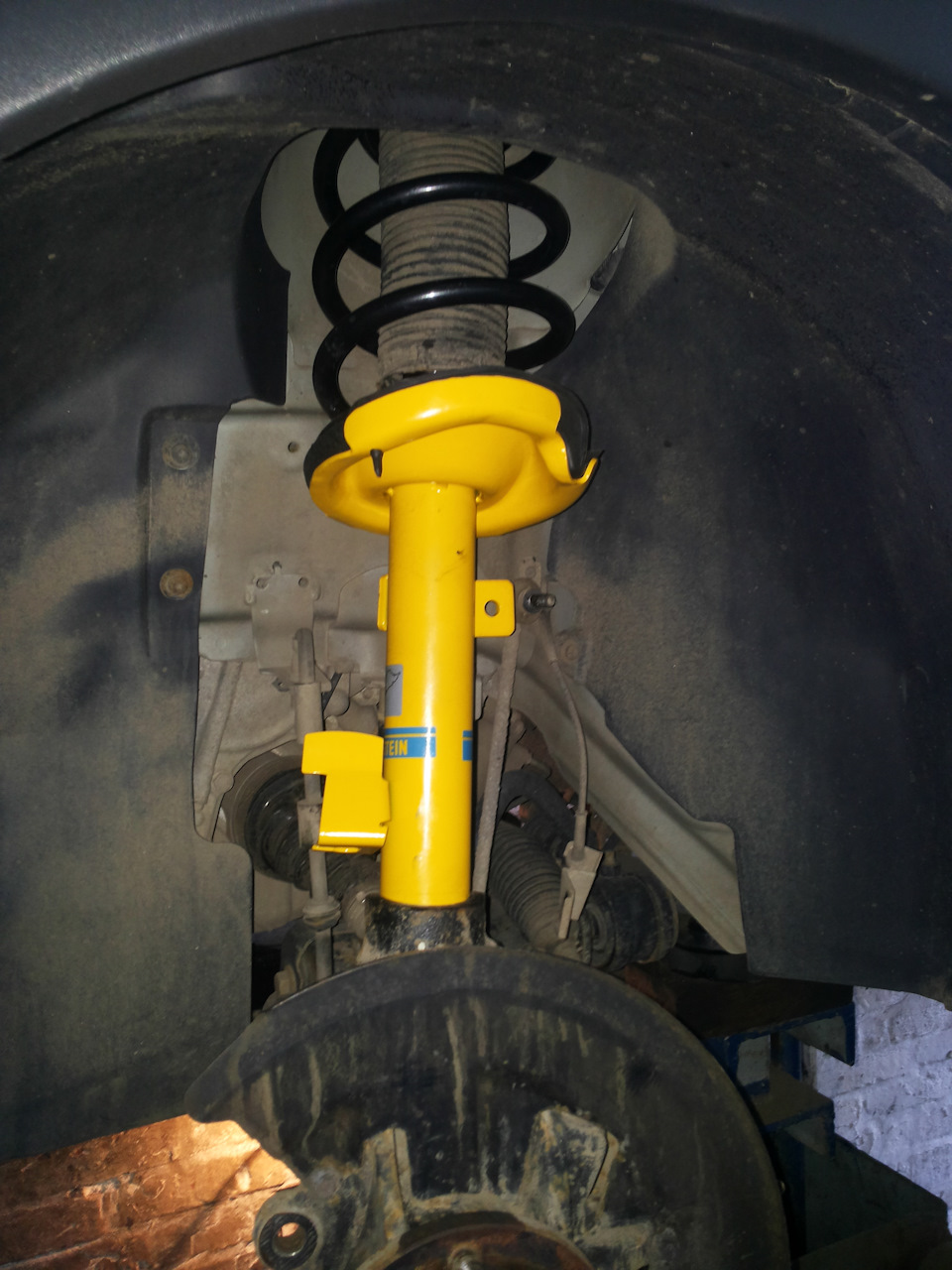 Bilstein B6 встановлено. 4
