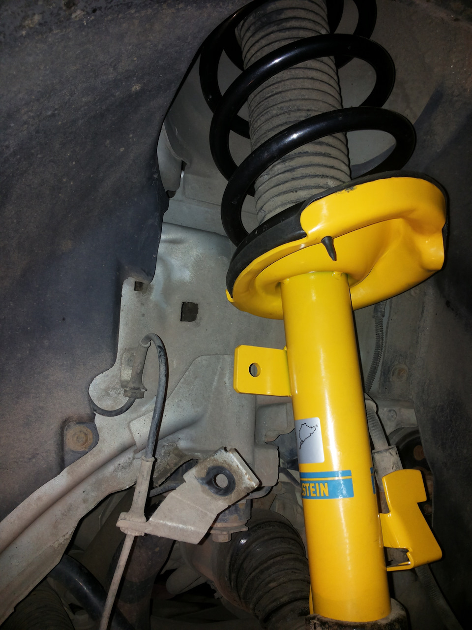 Bilstein B6 встановлено. 3