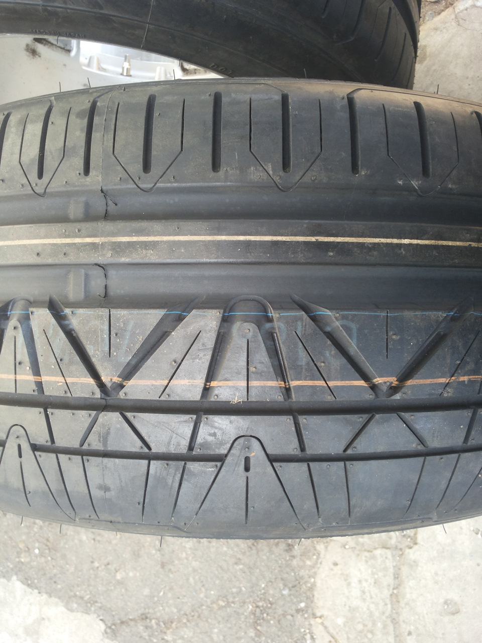 Шини Nitto Invo 255/50 на диски 9.5J 4