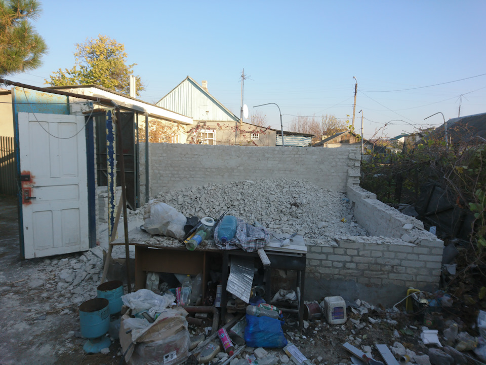Будівка гаража йде, скоро новосілля 1