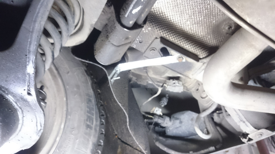 Задні підкрилки Ford Kuga, що бовтаються 1