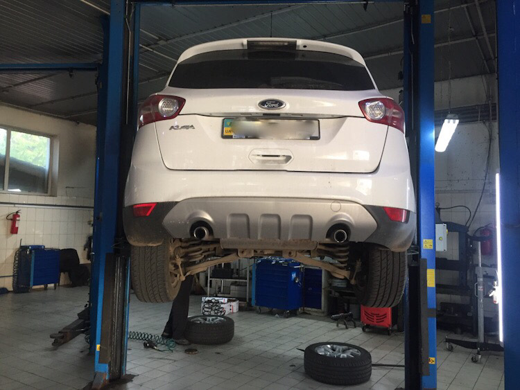 Заміна передніх пружин Ford Kuga 1
