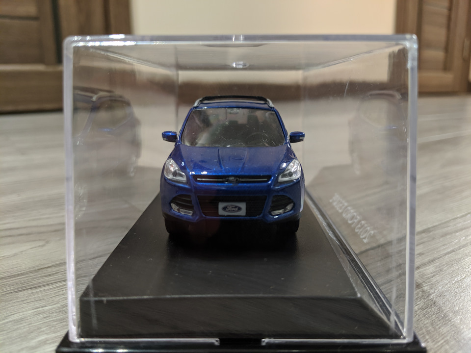 Модель автомобіля Ford Escape 2013 1:43 5
