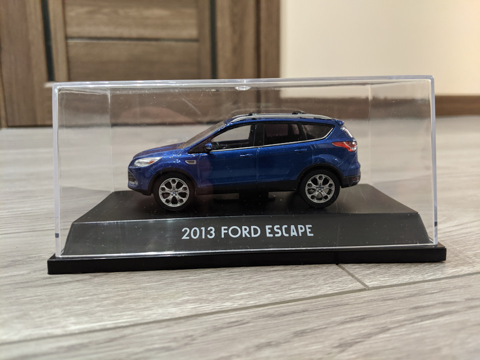 Модель автомобіля Ford Escape 2013 1:43 2