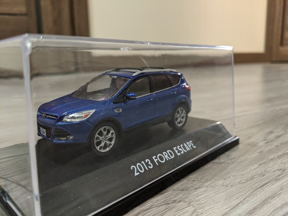 Модель автомобіля Ford Escape 2013 1:43 4