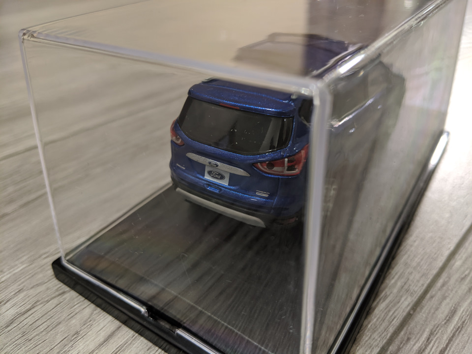 Модель автомобіля Ford Escape 2013 1:43 3
